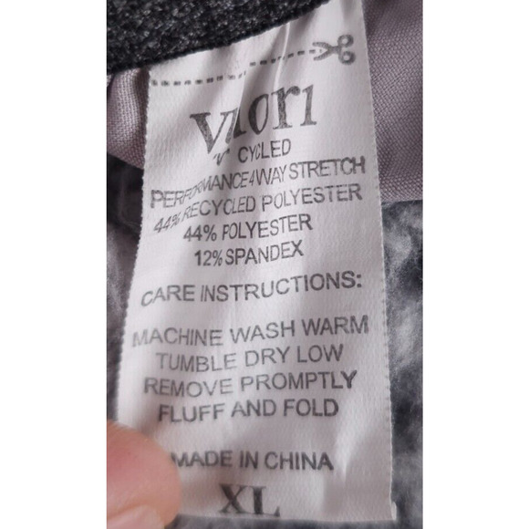 Vuori Shorts Mens Extra Large Red Striped Banks Unlined 7.5in Athletic Active - Picture 3 of 13